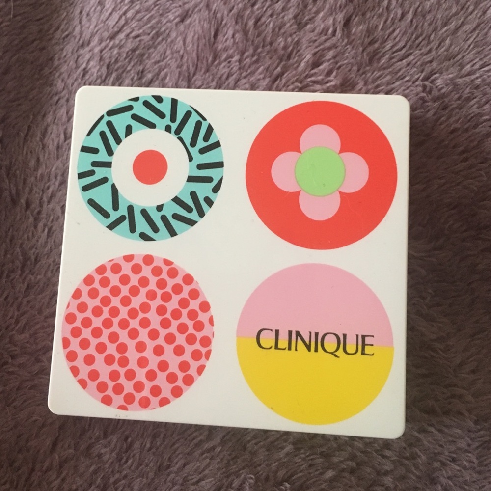 Clinique eyeshadow and blush palette